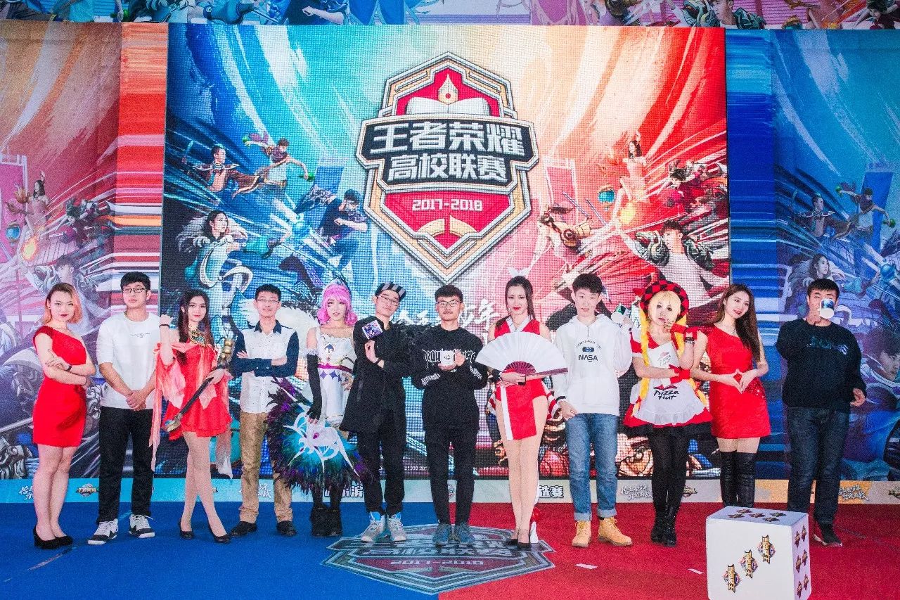 满镶嵌的戒 满镶嵌的戒